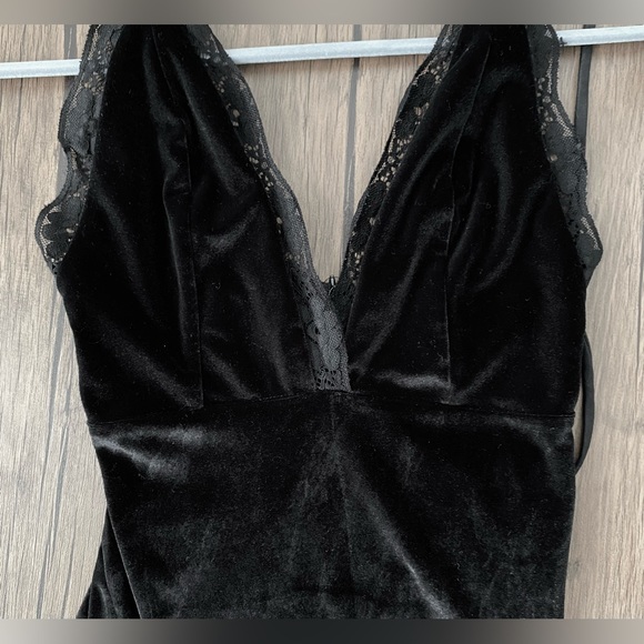 Lucy in Sky Black Velvet lace mini dress - Picture 4 of 5